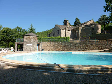 village-gites-piscine2-Les-hauts-de-st-privat-cevennes